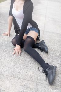 [风之领域写真] NO.043 黑丝大胸时尚少女户外 [50P-218M]